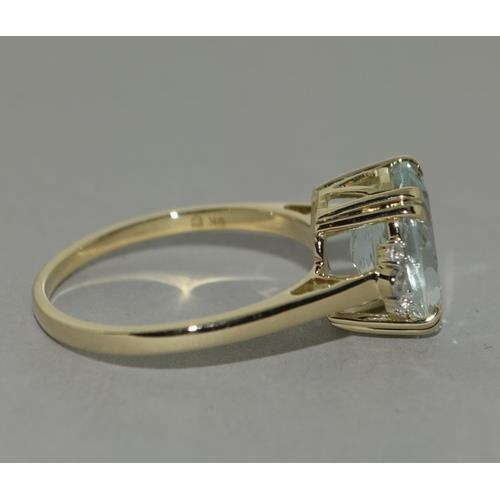 289 - A 9ct gold aquamarine and Topaz ring 4.5cts Size U