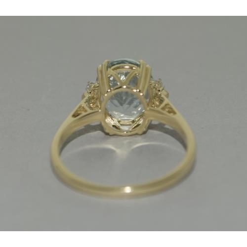 289 - A 9ct gold aquamarine and Topaz ring 4.5cts Size U