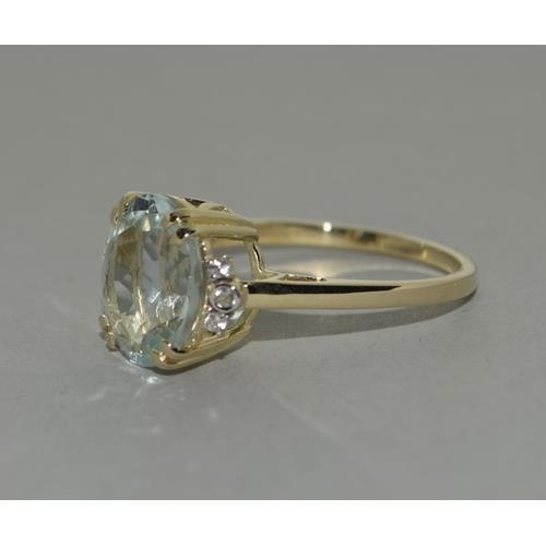 289 - A 9ct gold aquamarine and Topaz ring 4.5cts Size U