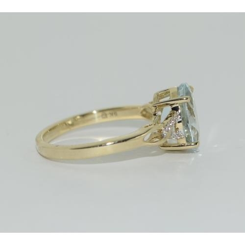 139 - A 9ct gold aquamarine ring size N 1/2.