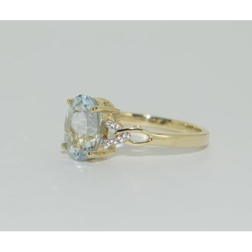 139 - A 9ct gold aquamarine ring size N 1/2.