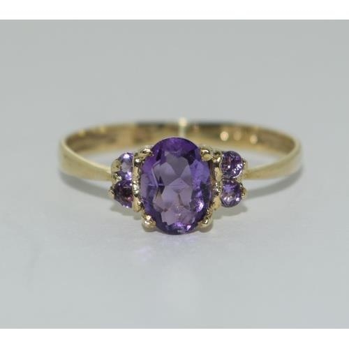 75 - A 9ct gold amethyst 3 stone ring Size O