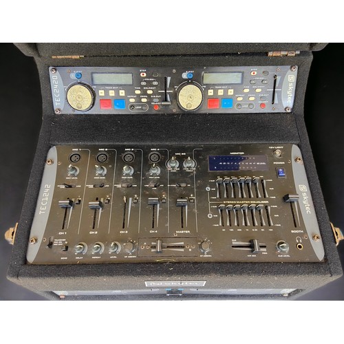 418 - A LARGE CASED MOBILE SKY-TEC DJ MIXING CONSOLE.