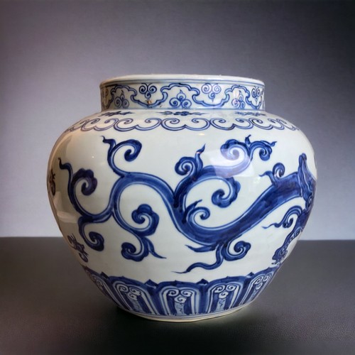 308 - A LARGE CHINESE PORCELAIN BLUE AND WHITE VASE. 
20TH-CENTURY.
HAND PAINTED WITH YUAN STYLE DRAGONS, ... 