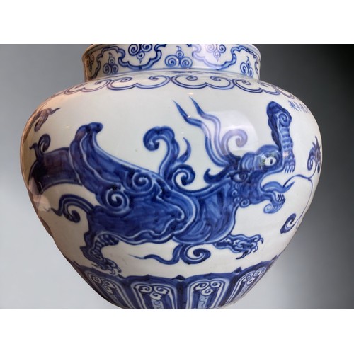 308 - A LARGE CHINESE PORCELAIN BLUE AND WHITE VASE. 
20TH-CENTURY.
HAND PAINTED WITH YUAN STYLE DRAGONS, ... 