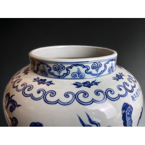 308 - A LARGE CHINESE PORCELAIN BLUE AND WHITE VASE. 
20TH-CENTURY.
HAND PAINTED WITH YUAN STYLE DRAGONS, ... 