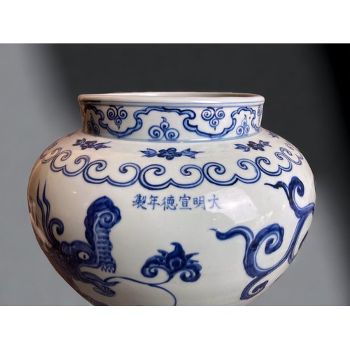 308 - A LARGE CHINESE PORCELAIN BLUE AND WHITE VASE. 
20TH-CENTURY.
HAND PAINTED WITH YUAN STYLE DRAGONS, ... 