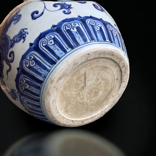 308 - A LARGE CHINESE PORCELAIN BLUE AND WHITE VASE. 
20TH-CENTURY.
HAND PAINTED WITH YUAN STYLE DRAGONS, ... 