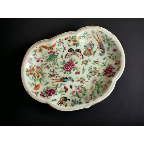 310 - A CHINESE QING DYNASTY FAMILLE ROSE ON CELADON PORCELAIN DISH.
KIDNEY SHAPED. 
TOGETHER WITH SIMILAR... 