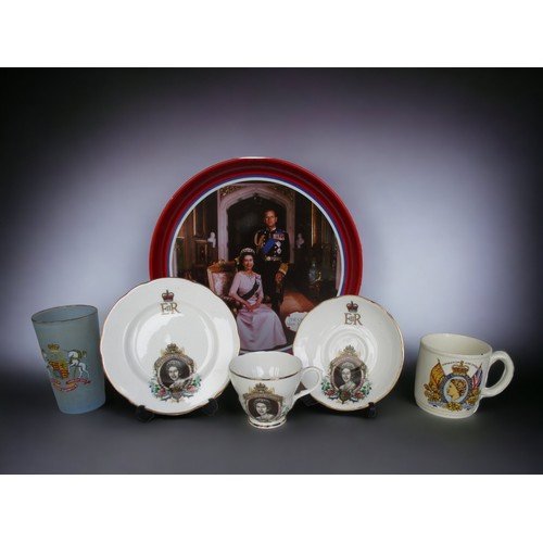 348 - A COLLECTION OF CORONATION AND JUBILEE COLLECTABLES INCLUDING KING GEORGE V AND QE2.