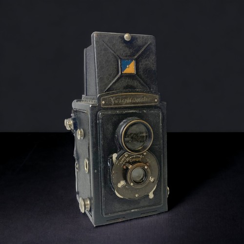 435 - A Voightlander Brilliant TLR Box camera.