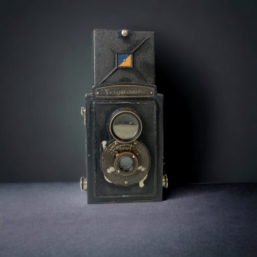 435 - A Voightlander Brilliant TLR Box camera.