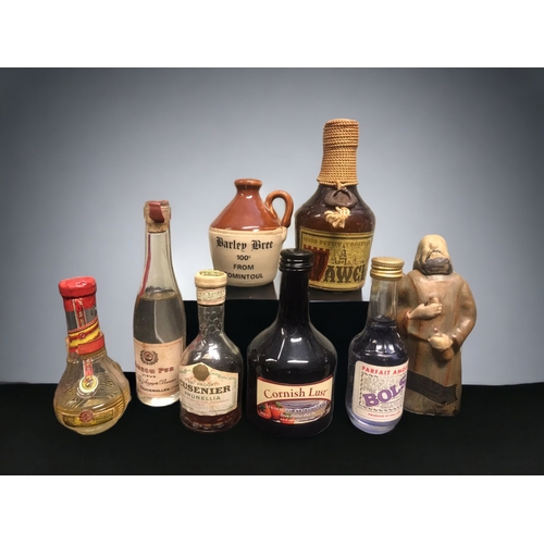 436 - A LARGE COLLECTION OF ALCOHOL MINIATURES.