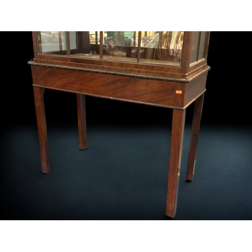 28 - A DRUCE & CO, LONDON MAHOGANY DISPLAY CABINET. WITH GLAZED PANELS &  MIRROR BACKED. WITH LIGHTING. L... 