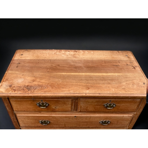 27 - A LATE VICTORIAN WAXED PINE FOUR DRAWER CHEST OF DRAWERS.