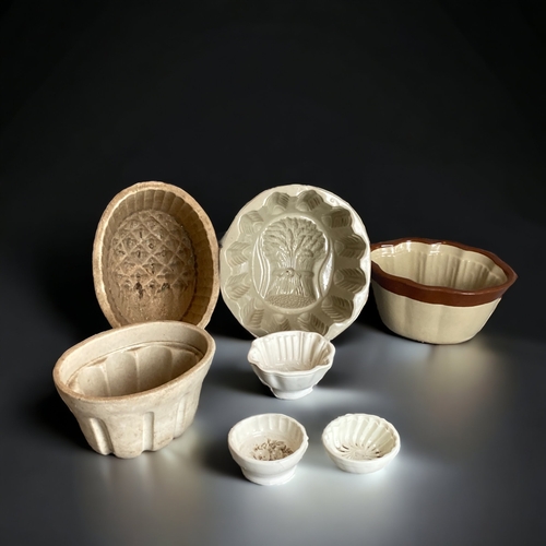 318 - A COLLECTION OF SEVEN 19TH CENTURY & LATER JELLY MOULDS.