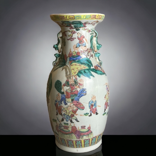 250 - A LARGE CHINESE PORCELAIN HAND PAINTED FAMILLE ROSE VASE. 
20TH CENTURY.
DEPICTING VARIOUS BATTLE SC... 