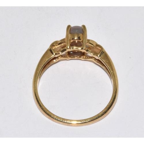 73 - 9ct gold ladies Opal solitaire ring with twist setting size N