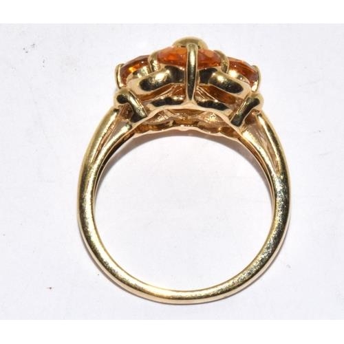 292 - 9ct gold ladies Amber daisy ring 5.5g size N