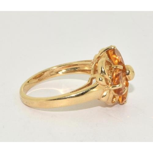 292 - 9ct gold ladies Amber daisy ring 5.5g size N