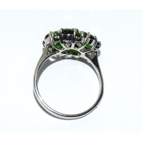 38 - 9ct white gold ladies Green Topaz daisy ring size N