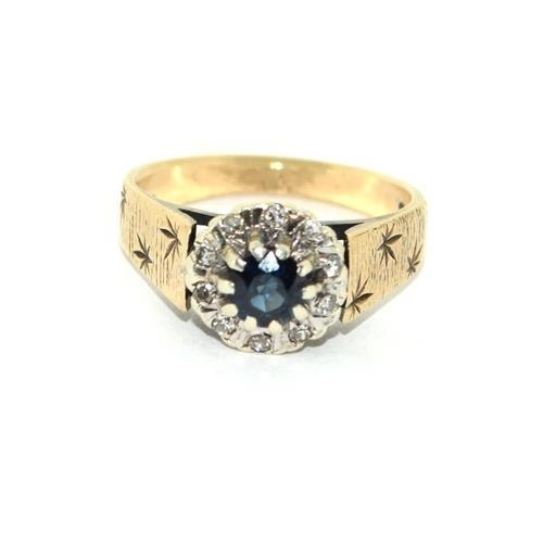 39 - 9ct gold ladies antique set Diamond and Sapphire cluster ring size N