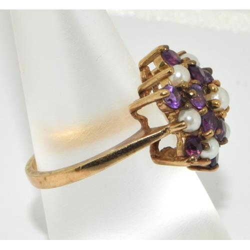 195 - 9ct gold ladies Amethyst and Pearl cluster ring size O