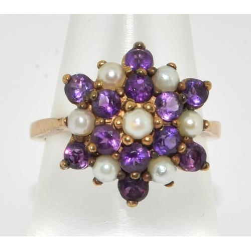 195 - 9ct gold ladies Amethyst and Pearl cluster ring size O