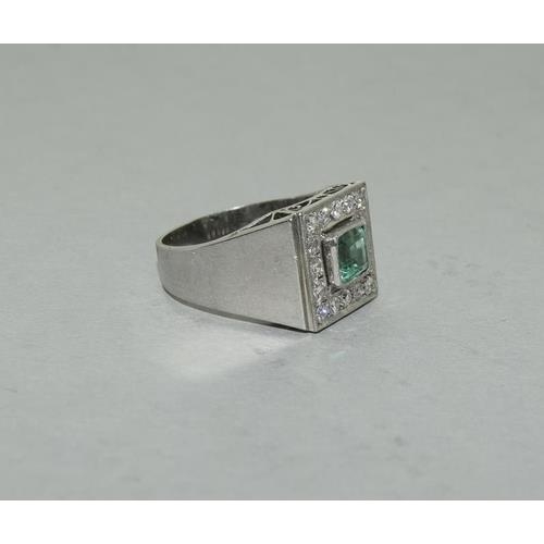 311 - Platinum Art Deco Emerald Diamond ring. Size N.