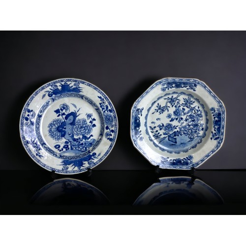 169 - A CHINESE EXPORT PORCELAIN BLUE & WHITE PLATE TOGETHER WITH A SIMILAR BOWL. QIANLONG PERIOD.