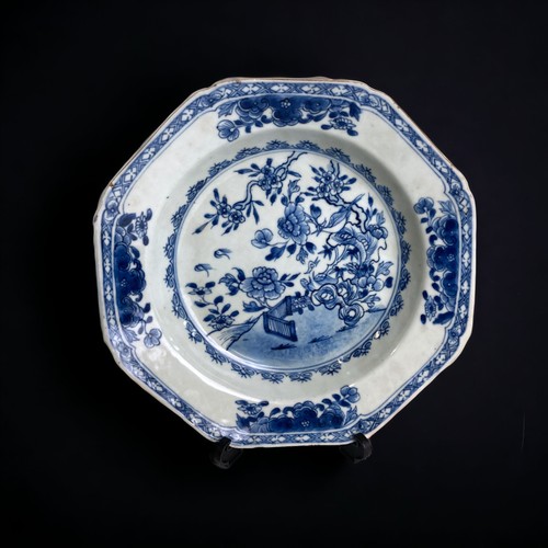 169 - A CHINESE EXPORT PORCELAIN BLUE & WHITE PLATE TOGETHER WITH A SIMILAR BOWL. QIANLONG PERIOD.