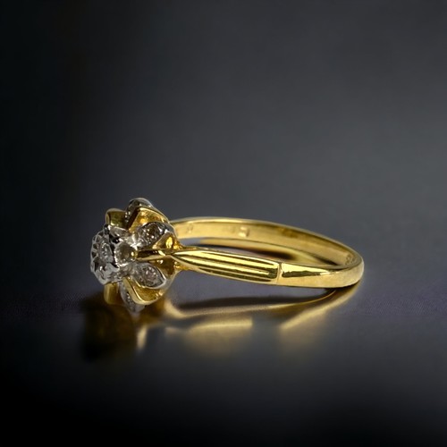 82 - 18 CT GOLD AND DIAMONDS LADIES CLUSTER RING.
SIZE L 1/2