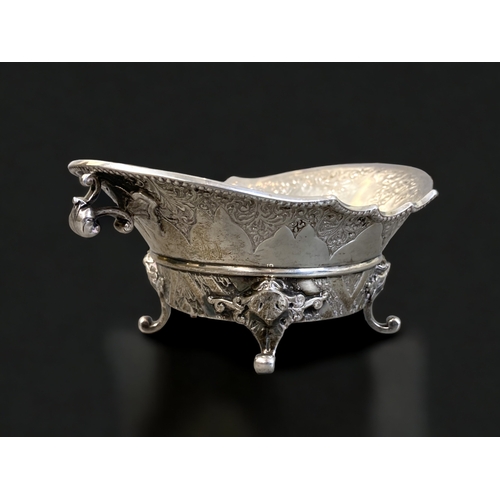 91 - A VICTORIAN STERLING SILVER BON BON DISH.
LONDON HALLMARKS FOR 1879.
STYLISED SCROLLING FOLIATE DESI... 