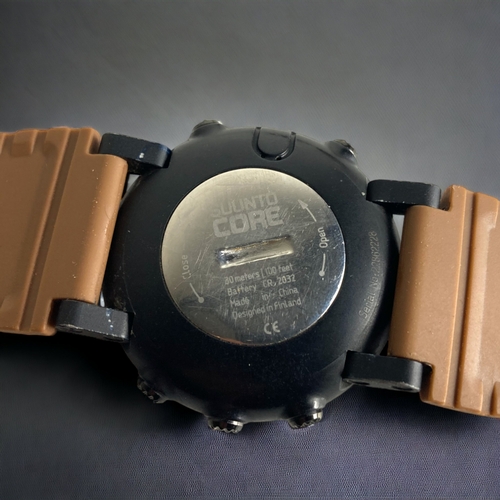 110 - A SUUNTO CORE MILITARY / OUTDOORS MENS WRISTWATCH.  WITH ALTIMETER, BAROMETER AND COMPASS.