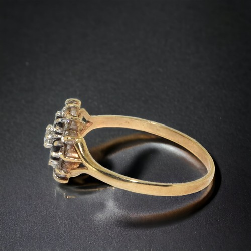 117 - A 9ct Gold ladies Cluster Ring.
Size Z