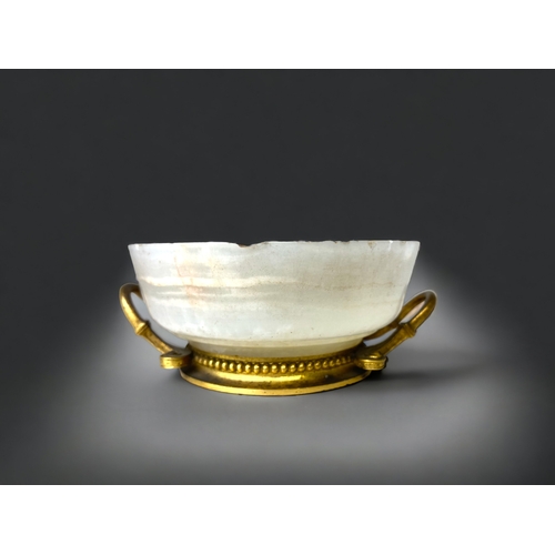 238 - A FERDINAND BARBEDIENNE GILT BRONZE & ALABASTER BOWL. 
FRENCH, 19TH-CENTURY. 
4.5 X 12CM