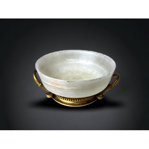 238 - A FERDINAND BARBEDIENNE GILT BRONZE & ALABASTER BOWL. 
FRENCH, 19TH-CENTURY. 
4.5 X 12CM