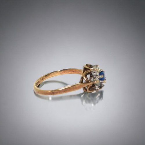 127 - A 9ct gold ladies Sapphire cluster ring.
size L