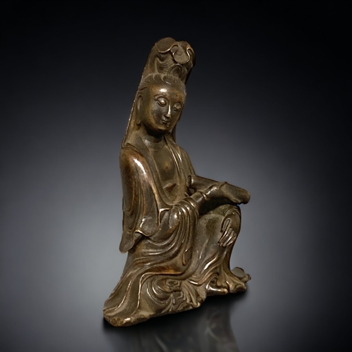 219 - A FINE QUALITY CHINESE BRONZE GUANYIN STATUE. QING DYNASTY.
FINELY DETAILED, IN SEATED POSE HOLDING ... 