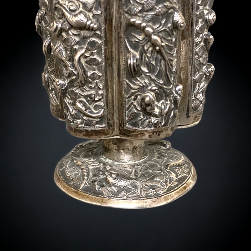 121 - A STERLING SILVER REPOUSSE STAND / MATCH HOLDER. ELABORATELY REPOUSSE DECORATED WITH VARIOUS FISH & ... 