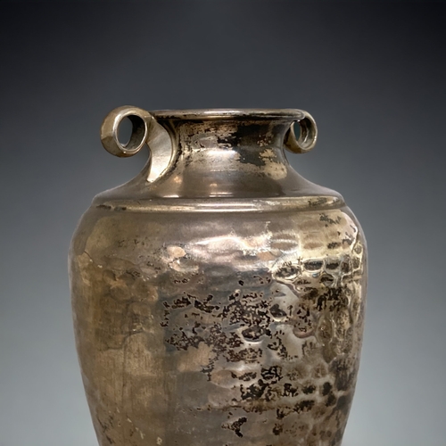 122 - A STERLING SILVER 'GRECIAN' URN.
MARKED 925, AND GREEK / RUSSIAN? MAKERS MARK.
14.5CM TALL
108G