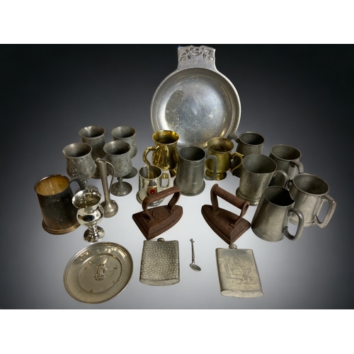 179 - A LARGE COLLECTION OF METAL WARES, INCLUDING COPPER, BRASS, CAST IRON AND PEWTER.
APPROXIMATELY 11KG... 