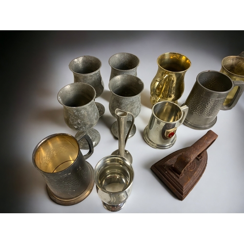 179 - A LARGE COLLECTION OF METAL WARES, INCLUDING COPPER, BRASS, CAST IRON AND PEWTER.
APPROXIMATELY 11KG... 