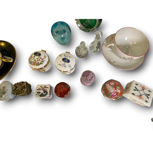 252A - A LARGE MISCELAENEOUS COLLECTION OF EUROPEAN GLASS AND PORCELAIN