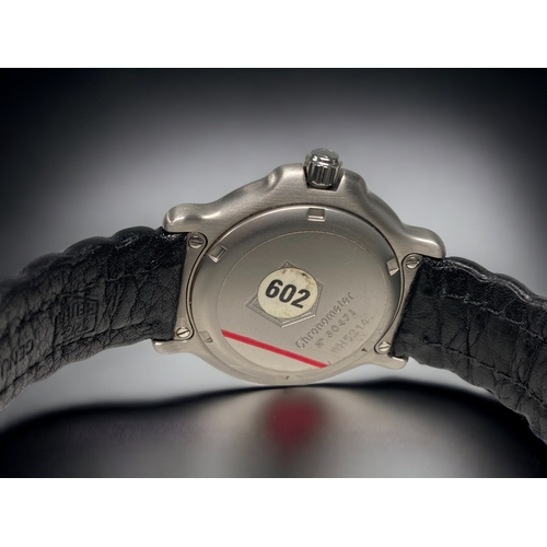 77 - A RARE TAG HEUER 6000 McCLAREN F1 SPECIAL EDITION OWNERS WATCH. WITH ORIGINAL 'TYRE' TREAD STRAP. WI... 