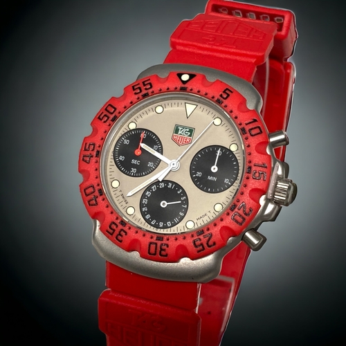 83 - AN ORIGINAL TAG HEUER McCLAREN FORMULA 1 MEN'S WRISTWATCH. RED / SILVER DIAL.

'FROM A COLLECTION OF... 