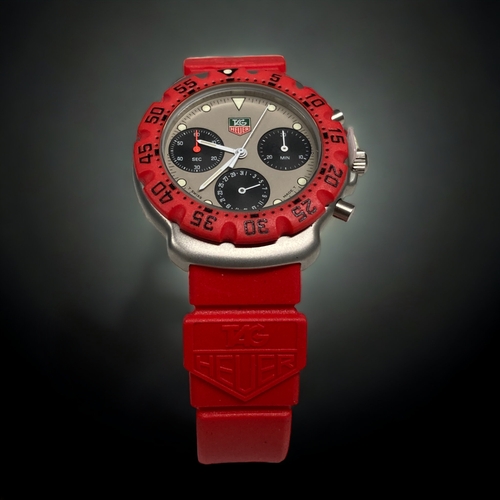 83 - AN ORIGINAL TAG HEUER McCLAREN FORMULA 1 MEN'S WRISTWATCH. RED / SILVER DIAL.

'FROM A COLLECTION OF... 