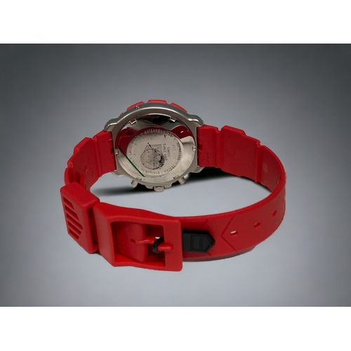 83 - AN ORIGINAL TAG HEUER McCLAREN FORMULA 1 MEN'S WRISTWATCH. RED / SILVER DIAL.

'FROM A COLLECTION OF... 