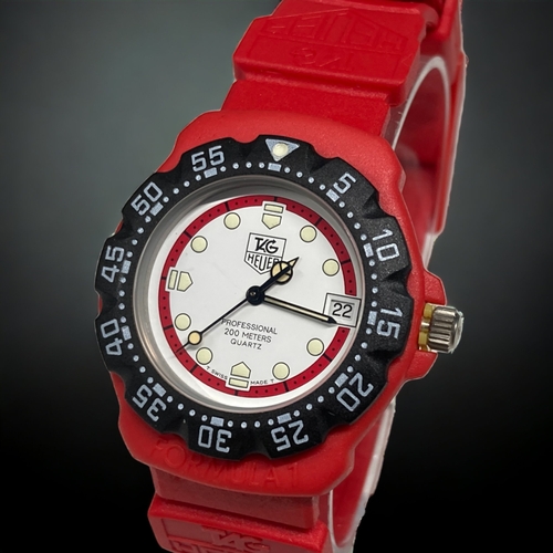 84 - AN ORIGINAL TAG HEUER McCLAREN FORMULA 1 MEN'S WRISTWATCH. RED / BLACK DIAL. WITH ORIGINAL PACKAGING... 