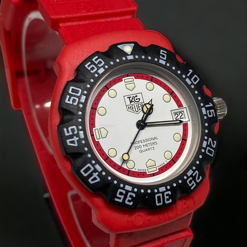 84 - AN ORIGINAL TAG HEUER McCLAREN FORMULA 1 MEN'S WRISTWATCH. RED / BLACK DIAL. WITH ORIGINAL PACKAGING... 